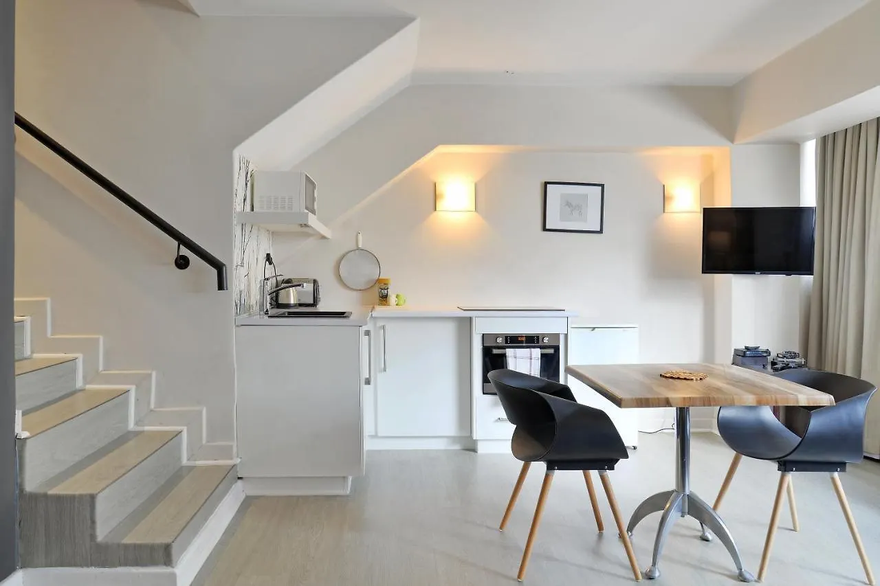 The Bijoux 2-5 - No Load Shedding Apartment Cape Town